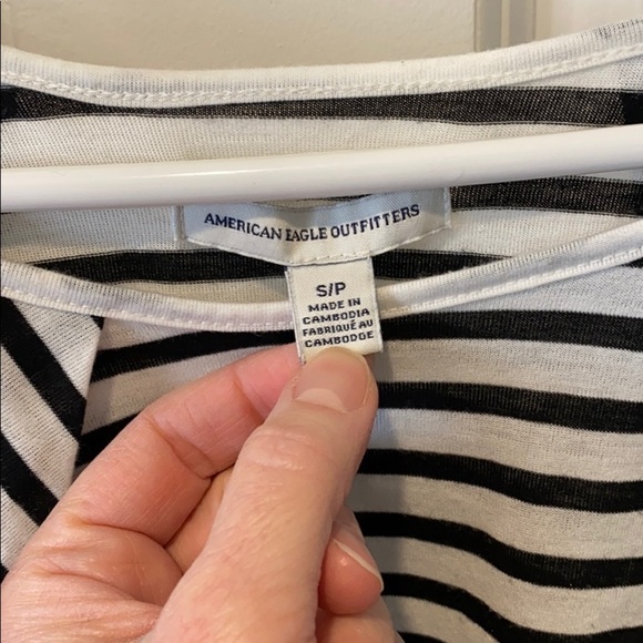 AEO Drapey Pleated Sleeveless Blouse EUC - Picture 6 of 8